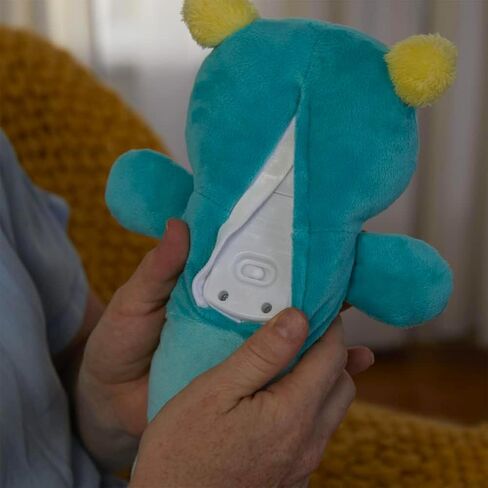 مجموعة ألعاب Playskool Glo Worm Soother - حزمة مع مستشعر SmartSense للبكاء، لعبة مهدئة محشوة قابلة للتسجيل الصوتي لحديثي الولادة والأطفال بالإضافة إلى شماعة الباب | لعبة بلاي سكول من القطيفة وقت النوم للأطفال الصغار in Kuwait