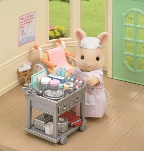 مجموعة EPOCH Sylvanian Families Shops Longing Nurse H-13 in Kuwait
