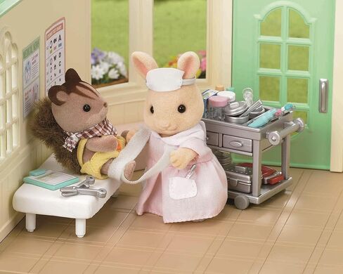 مجموعة EPOCH Sylvanian Families Shops Longing Nurse H-13 in Kuwait