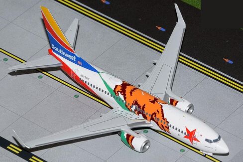 GeminiJets G2UAL1014F United Airlines Boeing 737-700 N21723 ترفرف للأسفل؛ مقياس 1:200 in Kuwait