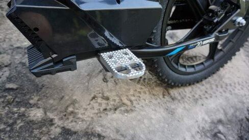 منتجات Hardline USA أوتاد قدم من أجل Stacyc 18e/20e/16 Elite & Husqvarna eDrive - ترقية عالية الجر من الألومنيوم بآلة CNC لدراجات التوازن الكهربائية للأطفال - صنع في الولايات المتحدة الأمريكية - NSP-HL-18-20 in Kuwait
