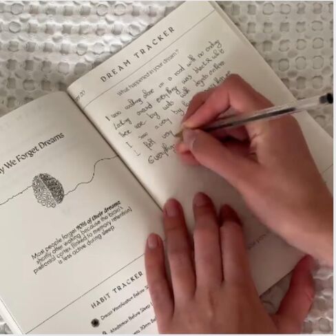 Dream Tracker – Guided Dream Journal for Women | Self Discovery & Emotional Healing Notebook for Lucid Dreaming, Sleep Reflection, and Subconscious Awareness in Saudi Arabia