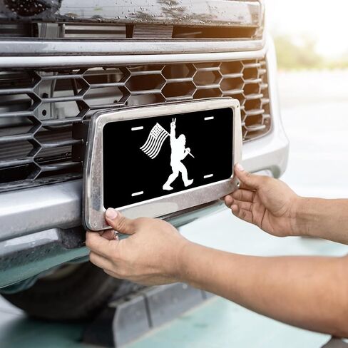 غطاء لوحة الترخيص الأمامية Sasquatch، علامة تزيين معدنية من الألومنيوم، 6 × 12 بوصة 4 فتحات لتزيين السيارة للرجال والنساء (Sasquatch-01) in Kuwait