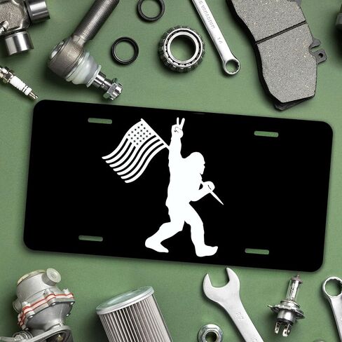 غطاء لوحة الترخيص الأمامية Sasquatch، علامة تزيين معدنية من الألومنيوم، 6 × 12 بوصة 4 فتحات لتزيين السيارة للرجال والنساء (Sasquatch-01) in Kuwait