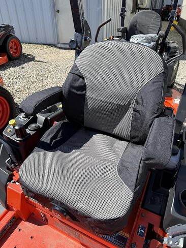 أغطية مقاعد Durafit، سلسلة Kubota 400 الملائمة حسب الطلب، Ferris 800، SCAG Tiger Turf، Tiger Cat Cheetah 11 Zero Turn Mowers باللون الأسود Endura مع حشوات Airtex للتهوية. المقبض على القاعدة. in Kuwait