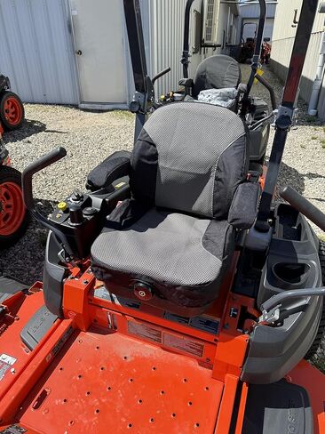 أغطية مقاعد Durafit، سلسلة Kubota 400 الملائمة حسب الطلب، Ferris 800، SCAG Tiger Turf، Tiger Cat Cheetah 11 Zero Turn Mowers باللون الأسود Endura مع حشوات Airtex للتهوية. المقبض على القاعدة. in Kuwait