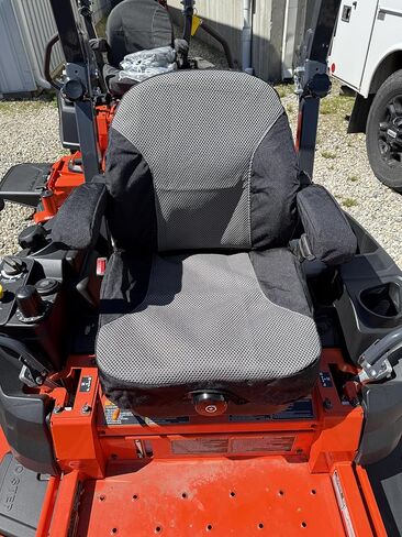 أغطية مقاعد Durafit، سلسلة Kubota 400 الملائمة حسب الطلب، Ferris 800، SCAG Tiger Turf، Tiger Cat Cheetah 11 Zero Turn Mowers باللون الأسود Endura مع حشوات Airtex للتهوية. المقبض على القاعدة. in Kuwait