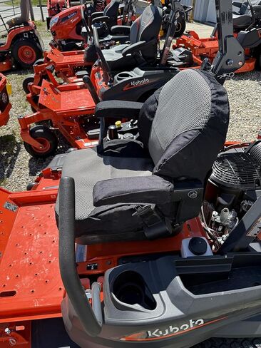 أغطية مقاعد Durafit، سلسلة Kubota 400 الملائمة حسب الطلب، Ferris 800، SCAG Tiger Turf، Tiger Cat Cheetah 11 Zero Turn Mowers باللون الأسود Endura مع حشوات Airtex للتهوية. المقبض على القاعدة. in Kuwait