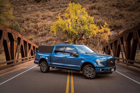 Softopper Truck Top, Model FD65C-BSR, Black for 2015-2023 Ford F150, 5-1/2' Bed in Saudi Arabia