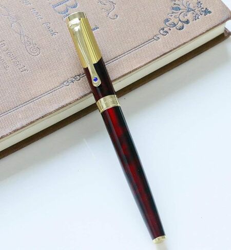 9009 Agate Red Fountain Pen M Nib in Kuwait
