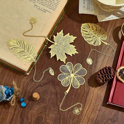 مجموعة 4 قطع من الإشارات المرجعية ذات الأوراق المعدنية الذهبية - Monstera، Maple، Four Leaf Clover & Palm، علامات صفحة نباتية أنيقة، هدايا لمحبي الكتب للنساء والمعلمين والقراء والكتاب in Kuwait