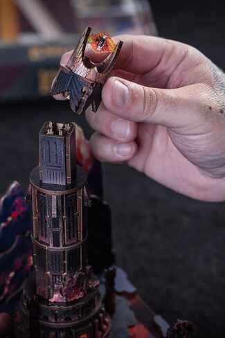 مجموعة Revell Book Nook Kit The Lord of the Rings - Barad-Dûr Miniature DIY Kit 9 "Booknook 3D لغز خشبي مع ضوء LED ديكور رف الكتب هدية للبالغين والنساء والرجال in Kuwait