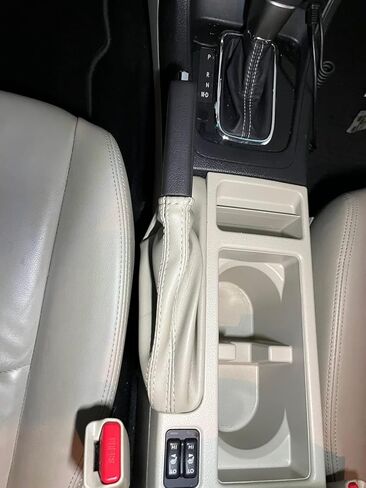 يناسب Subaru Impreza WRX Crosstrek Outback Forster 2008 2009 2010 2011 2012 2013 2014 2015 2016 غطاء حذاء فرامل الطوارئ من الجلد الصناعي باللون العاجي (صنع في الولايات المتحدة الأمريكية) in Kuwait
