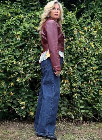 Know Me ME2137N5 Misses' V-Neck Button Down Blouse and Cropped Jacket Sewing Pattern Packet by Lynn Brannelly, Design Code ME2137, Sizes 10-12-14-16-18 in Kuwait