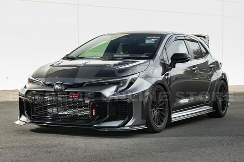 استبدال لموديلات تويوتا GR كورولا لعام 2025 | GR Style 3 قطع مقسم الشفاه الأمامي (بلاستيك ABS - مطلي باللون الأسود اللامع) in Kuwait