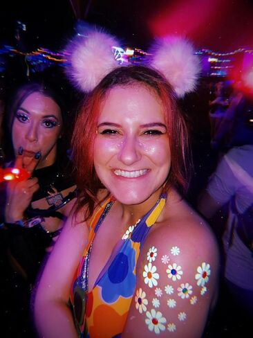ملصقات الجسم Sasswear Blacklight - إكسسوارات أزياء نيون للمهرجانات والحفلات المتوهجة، 40 قطعة (ديزي) in Kuwait