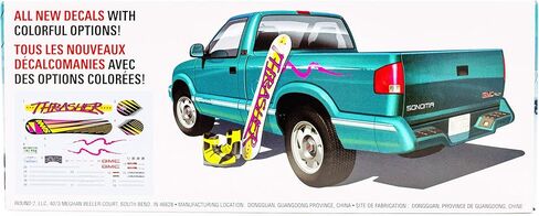 Skill 2 Model Kit 1995 GMC Sonoma SLS بيك اب شاحنة مع لوح تزلج وأحذية بمقياس 1/25 من AMT in Kuwait