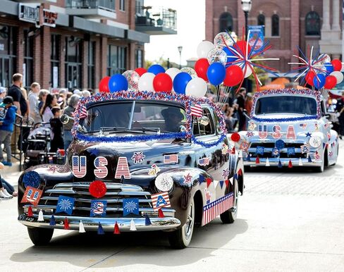 57PCS 4th of July Parade Car Decoration Kit: Flag, Tinsel Garlands, Banners, Etc - Red White Blue Decor for Patriotic Independence Day Party Favors in Kuwait