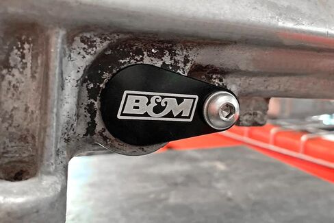 B&M Racing 20299: قابس منفذ عداد سرعة ناقل الحركة، Gm Th350 in Kuwait