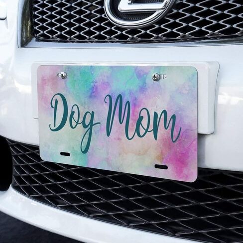 الرسومات والمزيد من لوحة ترخيص علامة الغرور المعدنية الجديدة من Dog Mom in Kuwait