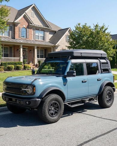 لوحات تشغيل Xprite متوافقة مع 2021-2026 Ford Bronco 4 أبواب، 6.5 بوصة قضبان نيرف ذات خطوات جانبية شديدة التحمل، تصميم مضاد للانزلاق بخطوتين، سياج جانبي منزلق من الصخور، أسود مزخرف in Kuwait