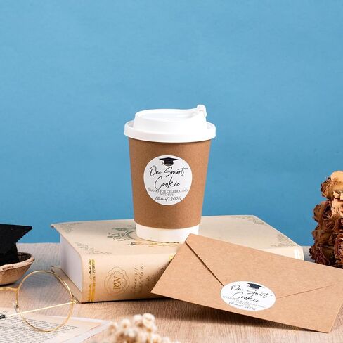 لفة ملصقات التخرج من WRAPAHOLIC مقاس 2 بوصة 500 إجمالي 2026 - بكرة ملصقات هدية بتصميم ملف تعريف الارتباط الذكي، ملصقات التخرج لعام 2026 لصالح حفلات الخريجين in Kuwait