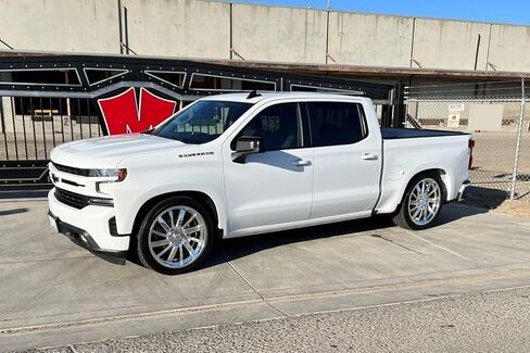 McGaughys 2.5/4 Lowering Kit for 2019-2024 Chevy Silverado & GMC Sierra 1500 GAS Only, Includes Front Drop Spindles, Struts, Rear Axle Flip Kit & More in Saudi Arabia