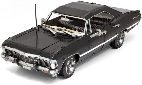 مجموعة نماذج معدنية من Fascinations Metal Earth 1967 Chevy Impala مع ملاقط in Kuwait
