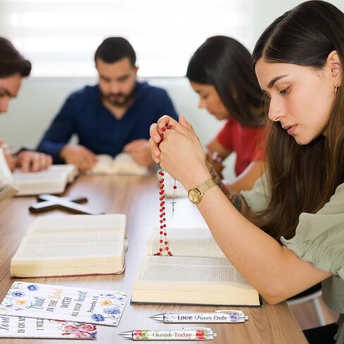 مجموعة هدايا مسيحية من AmazingSpark 96 قطعة للنساء تتضمن علامات مرجعية متقاطعة مغناطيسية، دفاتر صغيرة لآية الكتاب المقدس، أقلام حبر جاف للكتاب المقدس، دفاتر ملاحظات دينية صغيرة، هدايا للحفلات (أزهار) in Kuwait