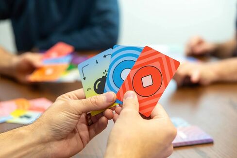 لعبة بطاقات المباراة 3 التعاونية من إم آر بي إل إس لعدد من 1 إلى 8 لاعبين، لعبة الحفلات العائلية، إستراتيجية مطابقة الألوان التي يمكن الوصول إليها، للأعمار من 8 سنوات فما فوق، 15 دقيقة فما فوق in Kuwait
