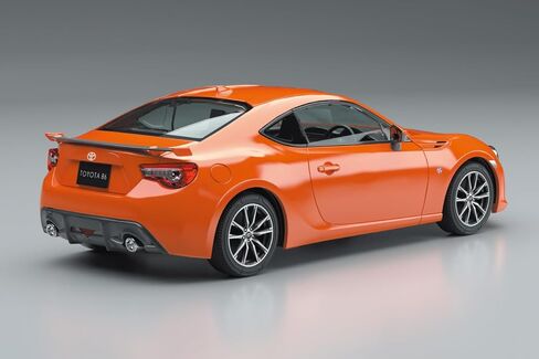 Aoshima Toyota 86 (Orange Metallic) 1:32 Scale Model Kit in Kuwait