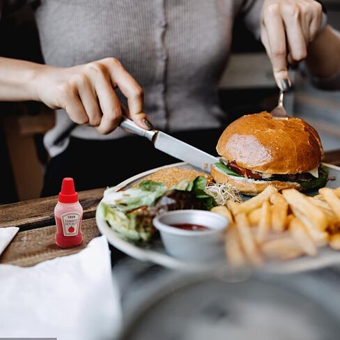 4 قطع زجاجة كاتشب صغيرة، زجاجات ضغط للبهارات سعة 25 مل، حاوية صلصة كاتشب الطماطم القابلة لإعادة الملء، صندوق بلاستيكي للتخييم والمدرسة والشواء in Kuwait