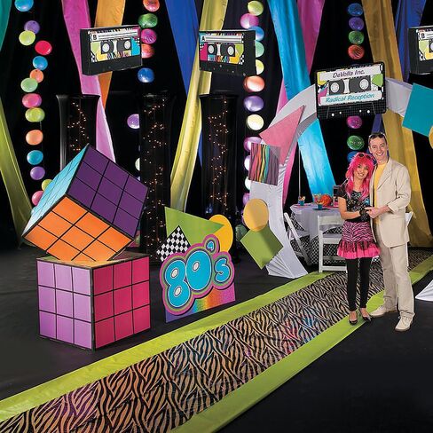 Fun Express Party Favors Magic Cube Puzzle 3D Cardboard Stand-Up ديكورات 2 حزمة - لوازم حفلات أعياد الميلاد الكبيرة للأطفال والمراهقين والبالغين | خلفية الصورة المركزية لطاولة دعابة الدماغ in Kuwait