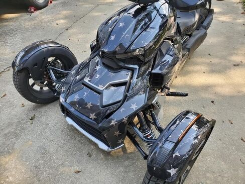 مجموعات الملصقات المخصصة من AMR RACING لـ Can-Am Ryker 600 و900 وSport وRally: مجموعة الرسومات تناسب (2019-2025) شارات Ryker المميزة: الجماجم والورود - فضي in Kuwait