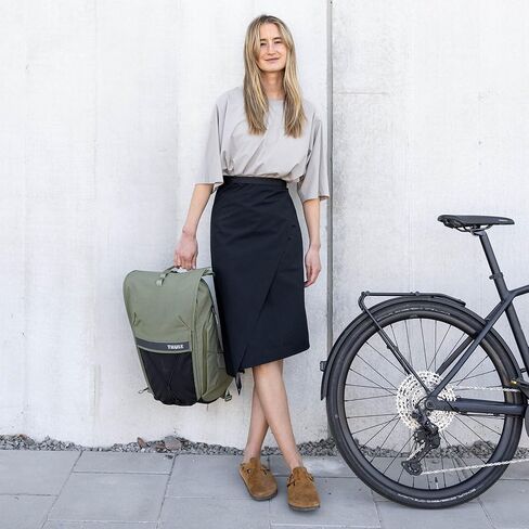 Thule Paramount Bike Commuter Backpack - 20L Capacity - Adjustable fit - 16" Padded Laptop Sleeve and 11" Tablet Pocket - Rolltop Closure - Side Phone Pocket - Taillight Loop in Kuwait