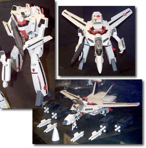 Macross Vf-1a Variable Fighter Hikaru Ichijo Scale 1/48 Yamato in Kuwait