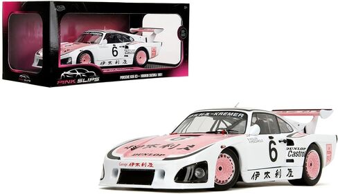 Jada Pink Slips 1981 Porsche 935 K3-1:18 نموذج Diecast مع أبواب مفتوحة وتوجيه عمل - لهواة الجمع والمتحمسين 14+ - أبيض ووردي in Kuwait