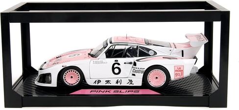 Jada Pink Slips 1981 Porsche 935 K3-1:18 نموذج Diecast مع أبواب مفتوحة وتوجيه عمل - لهواة الجمع والمتحمسين 14+ - أبيض ووردي in Kuwait