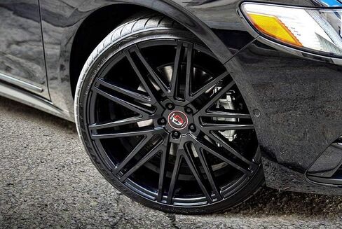 عجلة Curva C48 المخصصة - 22x10.5، 25 إزاحة، نمط مسمار 5x114.3، محور 71.5 ملم - حافة سوداء لامعة in Kuwait