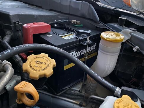 طقم تثبيت البطارية متوافق مع Subaru Forester 2009-2024، Subaru Impreza/WRX/STI 2008-2016، Subaru Crosstrek 2013-2023 82182AG001 82161AG001 82161AG012 طقم ربط البطارية in Kuwait