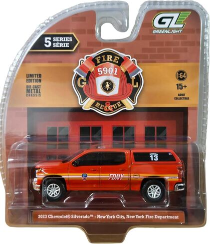 Greenlight 67070-E 1:64 سلسلة الحريق والإنقاذ 5-2023 تشيفي سيلفرادو - FDNY Division 13 للبالغين قابلة للتجميع in Kuwait