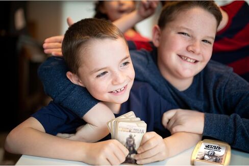 لعبة بطاقات Top Trumps Star Wars Mandalorian - ألعاب عائلية للأطفال والكبار - ألعاب تعليمية - ألعاب بطاقات للأطفال لأكثر من لاعبين - ألعاب حرب الأطفال - ألعاب بطاقات للعائلات - حروب البطاقات - للأطفال الذين تزيد أعمارهم عن 12 عامًا in Kuwait