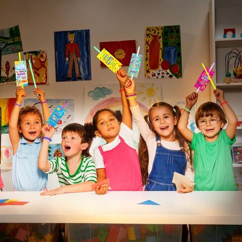 ceiba tree 32Pcs End of Year Students Gifts from Teacher Glow Sticks with Colorful Cards Have a Great Summer Graduation Gifts to Students School Classroom Party Supplies in Kuwait
