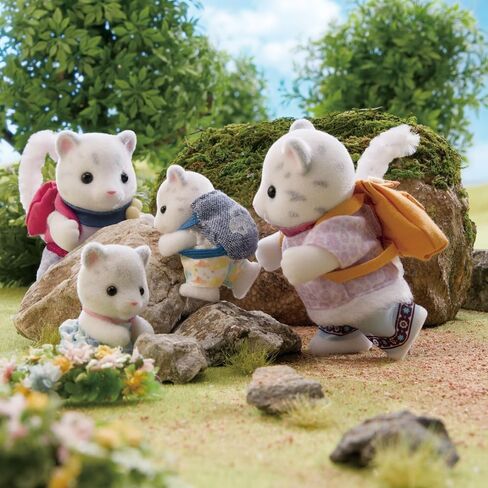 Sylvanian Families - 5814 Snow Leopard Family, Playset with Animal Figure, Velvety Animal Figures, Leopards, Toys for Children Aged 3 and Up in Saudi Arabia