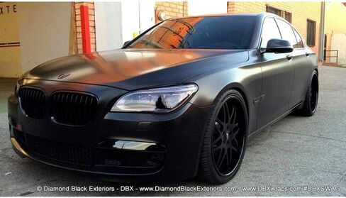 ملاءة تغليف السيارة من الفينيل الأسود الساتان من Avery Supreme - SW900-15ft x 5ft (75sq/ft) (180" x 60") in Kuwait