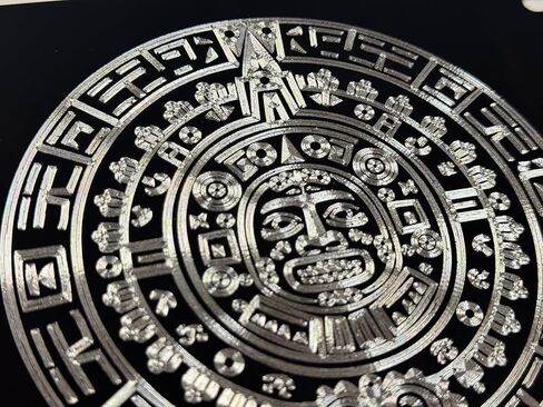 بطاقة سيارة بتقويم Mayan Aztec محفورة بالألماس على لوحة ترخيص من الألومنيوم الأسود in Kuwait