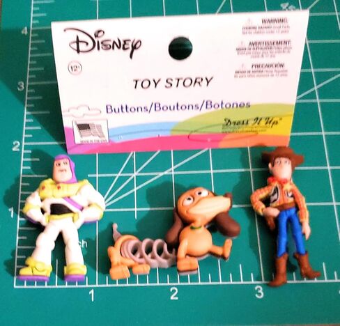 قم بتزيين الأزرار والزخارف - Buzz Lightyear، Woody، Slinky Dog in Kuwait