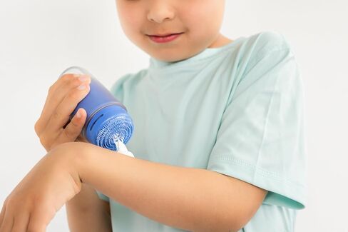 يوبي Sunsqueze Sunscreen Applicator ، لفة قابلة لإعادة التعبئة ، قضيب خشن من السيليكون الناعم للأطفال والأطفال ، معتمد من TSA ، ويحمل 3.38 أوقية السوائل ، و 2 حزمة ، والأزرق والأصفر in Saudi Arabia
