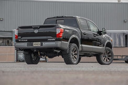Rough Country 3" Suspension Lift Kit for Nissan Titan 4WD (2017-2023) - N3 Struts & N3 Rear Shocks, Silver Control Arms in Kuwait