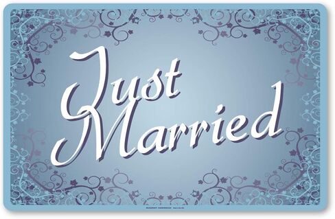 مغناطيس لافتة السيارة باللون الأزرق Just Married من Magnet America مقاس 11.5 بوصة × 18 بوصة مصنوع للمركبات والثلاجات in Kuwait